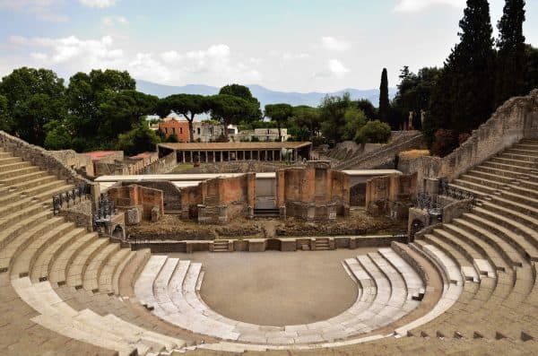 Pompei per bambini: visitare il Teatro grande